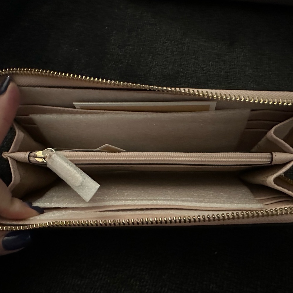 Michael Kors Blush Handbag and wallet - Picture 3 of 7